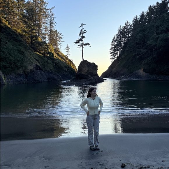 Meet your Posher, Christina - Picture 1 of 1